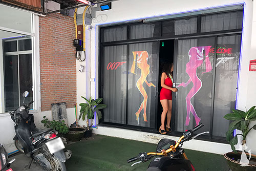 Guía completa de bares de mamadas en Pattaya.