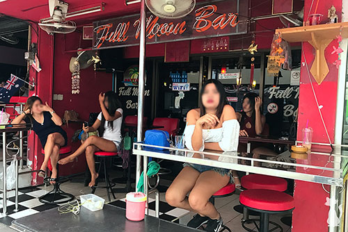 Guía completa de bares de mamadas en Pattaya.
