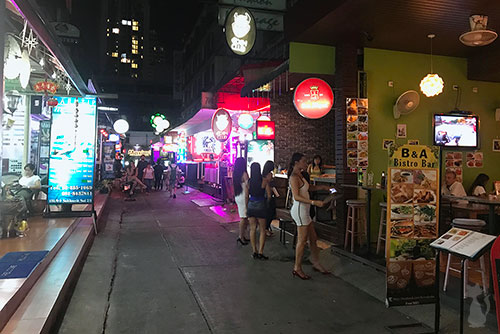 Traviesos salones de masajes ladyboy en Bangkok