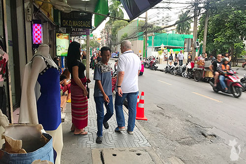 Traviesos salones de masajes ladyboy en Bangkok