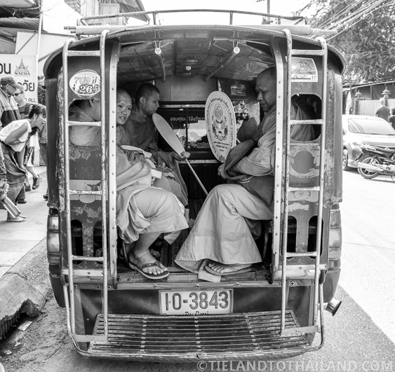 Ceremonia de bendición de los monjes en Tailandia
