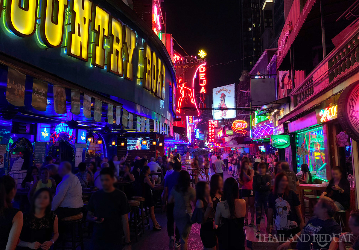 Vida nocturna y chicas tailandesas en Bangkok.