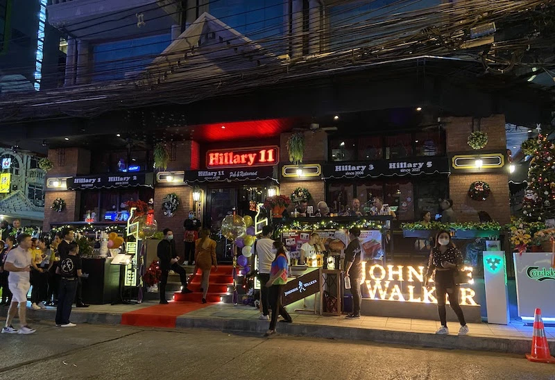 Hillary 11: Música en vivo y chicas amigables en Soi 11 Hillary 11: Música en vivo y chicas amigables en Soi 11