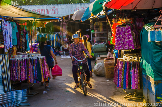 Mercado Rong Kluea en Sa Kaeo, Tailandia