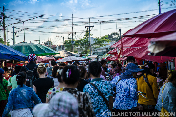 Mercado Rong Kluea en Sa Kaeo, Tailandia