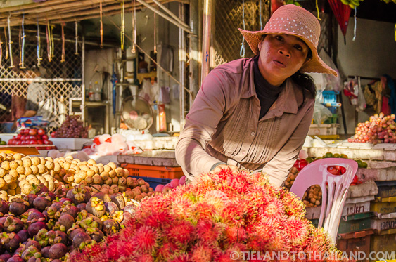 Mercado Rong Kluea en Sa Kaeo, Tailandia