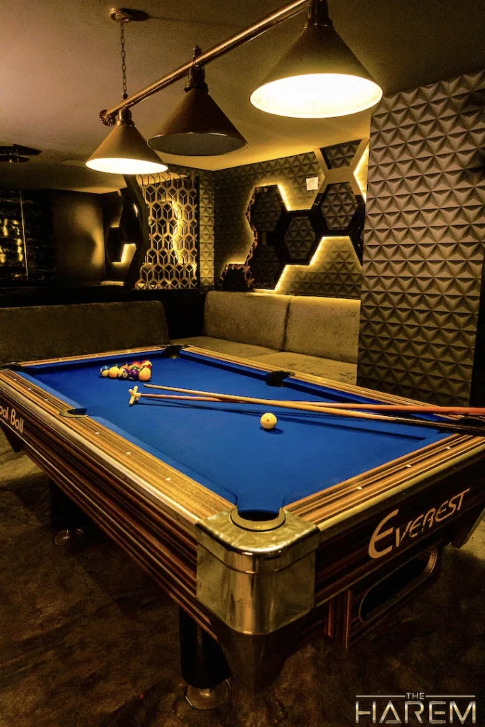 The Harem: un nuevo club VIP con chicas sexys en Lat Phrao