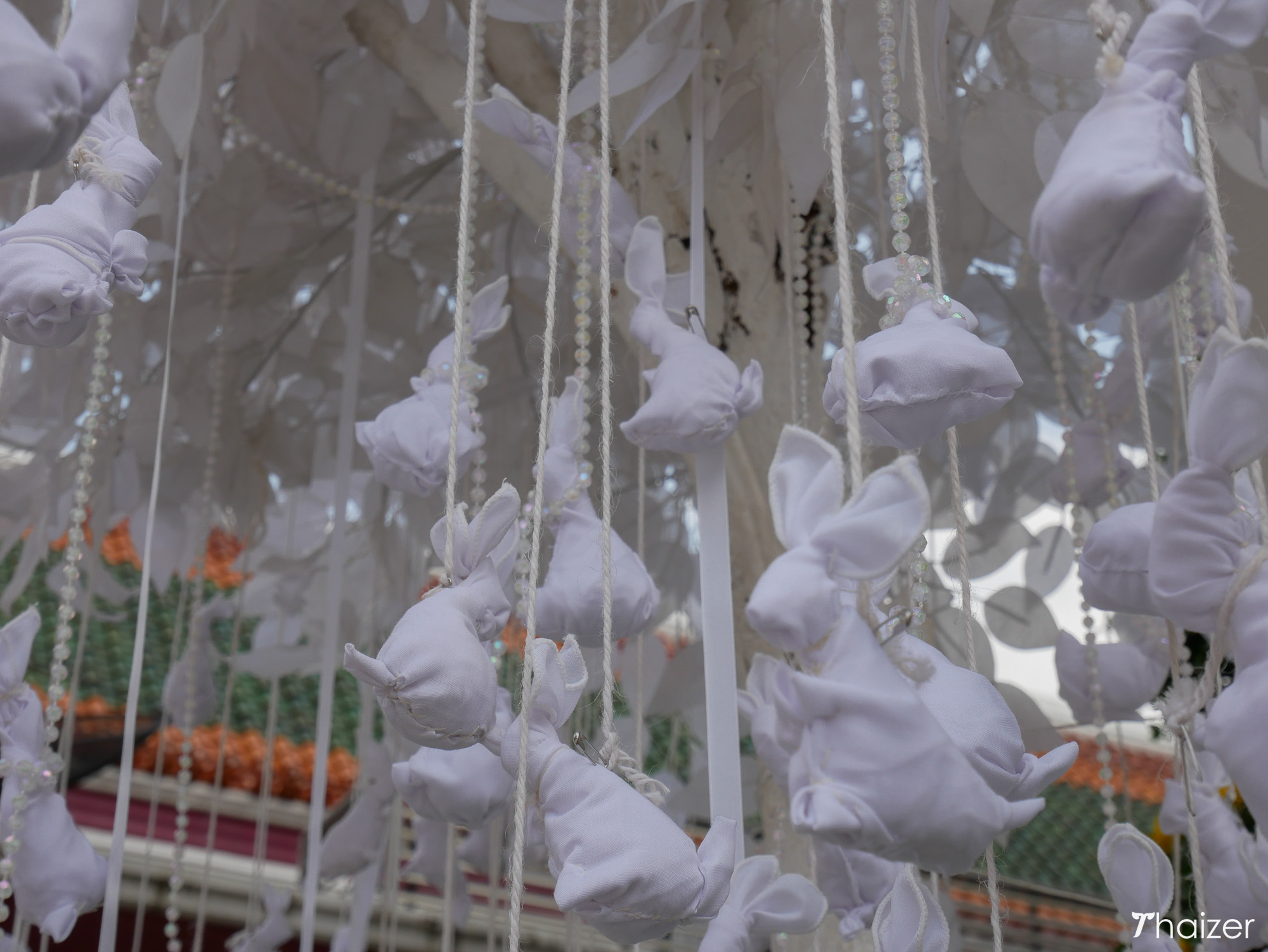 Tailandia da el último adiós a su padre real