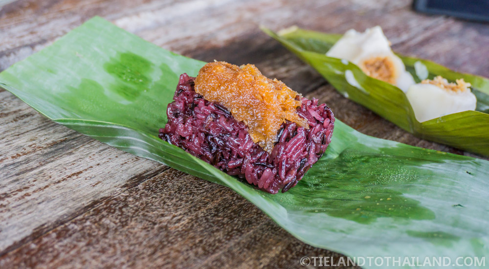 Un desayuno tradicional tailandés en una casa de familia en Chumphon Un desayuno tradicional tailandés en una casa de familia en Chumphon