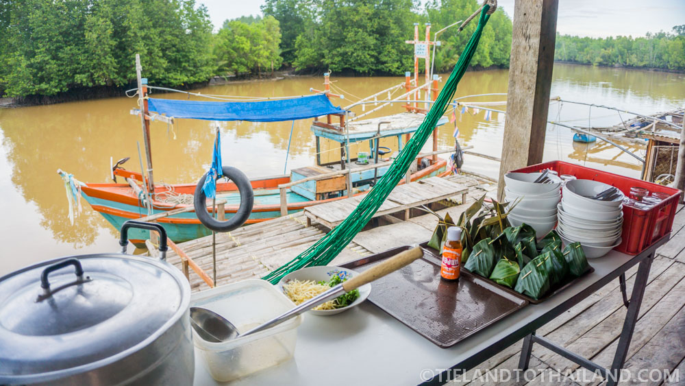 Un desayuno tradicional tailandés en una casa de familia en Chumphon Un desayuno tradicional tailandés en una casa de familia en Chumphon