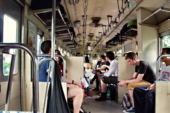 De Hua Hin a Bangkok en tren de tercera clase