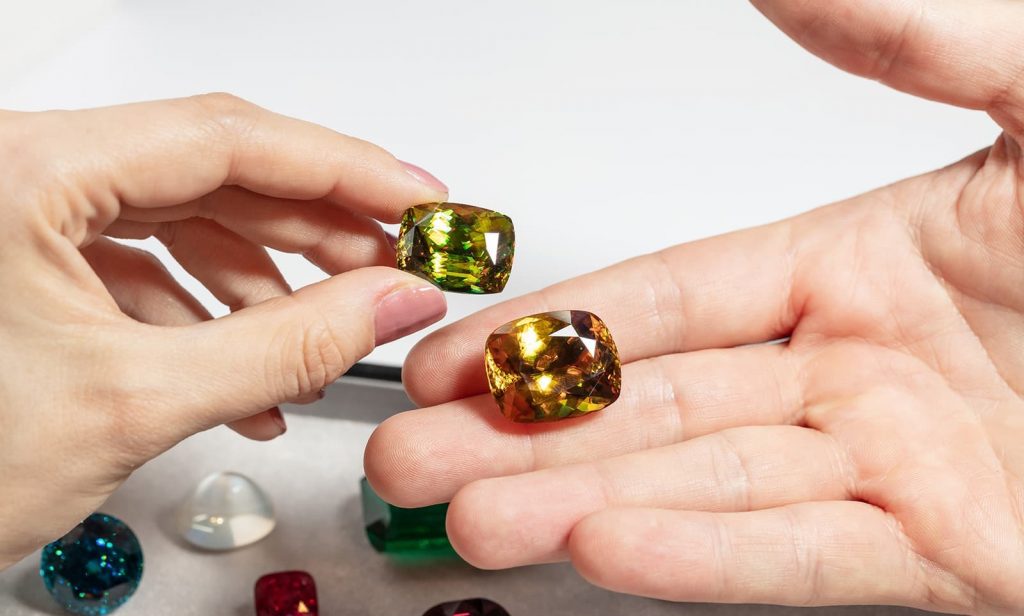 ¿Cómo y dónde comprar piedras preciosas en Bangkok? Impresiona a las mujeres tailandesas con las mejores joyas.