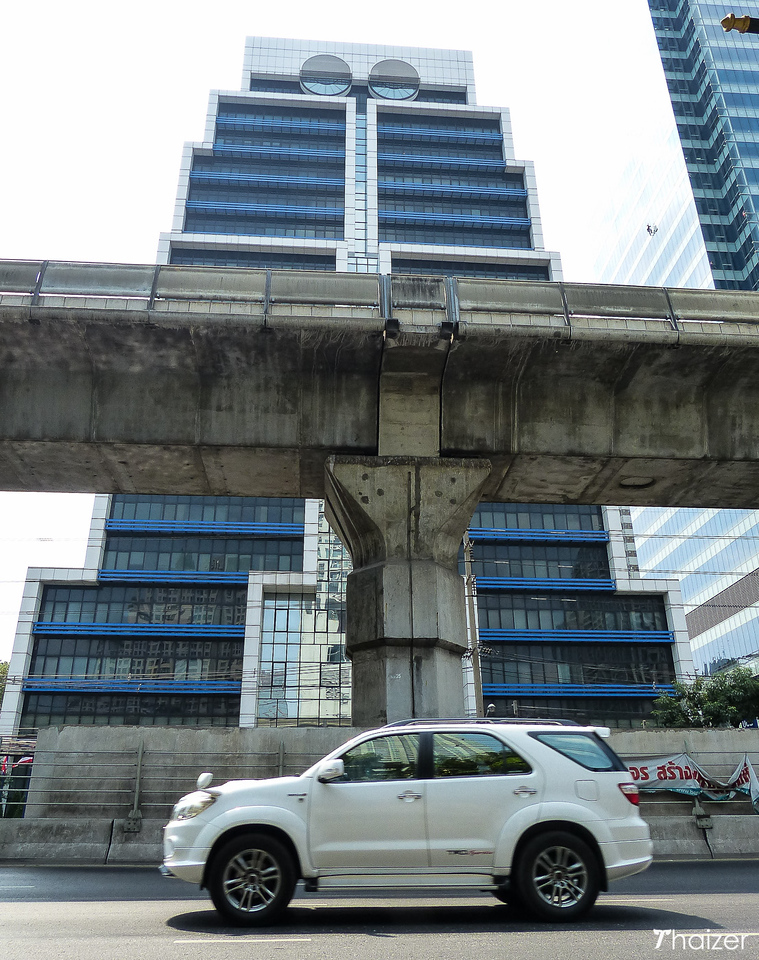 Bangkok Robot Building añade Sanuk al horizonte Bangkok Robot Building añade Sanuk al horizonte