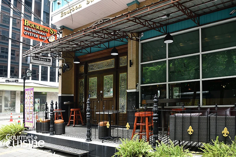 Vida nocturna en Ekkamai: ¿Dónde comer, beber y salir de fiesta?