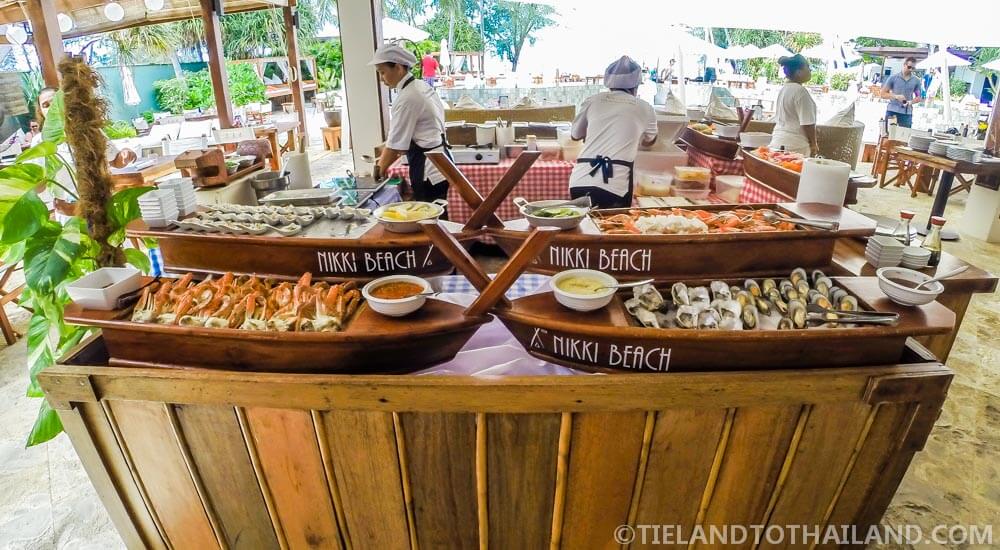 Gran brunch dominical en Nikki Beach Koh Samui