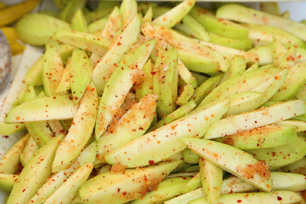 25 deliciosos bocadillos callejeros tailandeses: guía para comer con los dedos