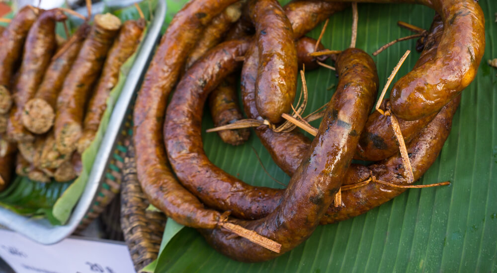 25 deliciosos bocadillos callejeros tailandeses: guía para comer con los dedos