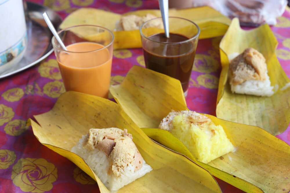 25 deliciosos bocadillos callejeros tailandeses: guía para comer con los dedos