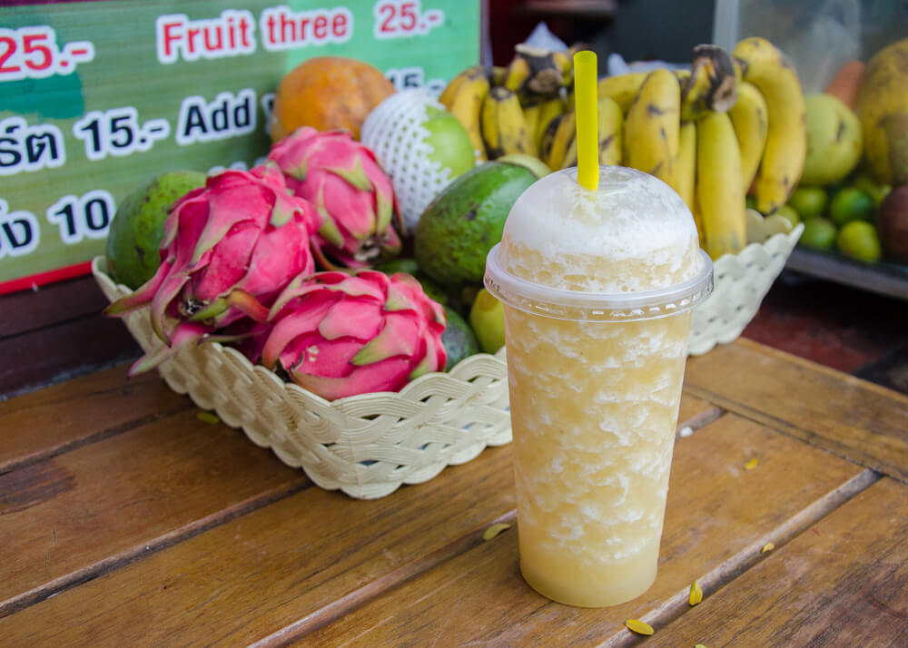 25 deliciosos bocadillos callejeros tailandeses: guía para comer con los dedos