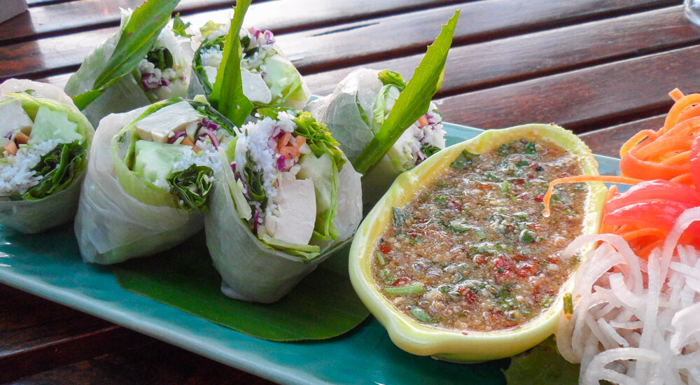 25 deliciosos bocadillos callejeros tailandeses: guía para comer con los dedos