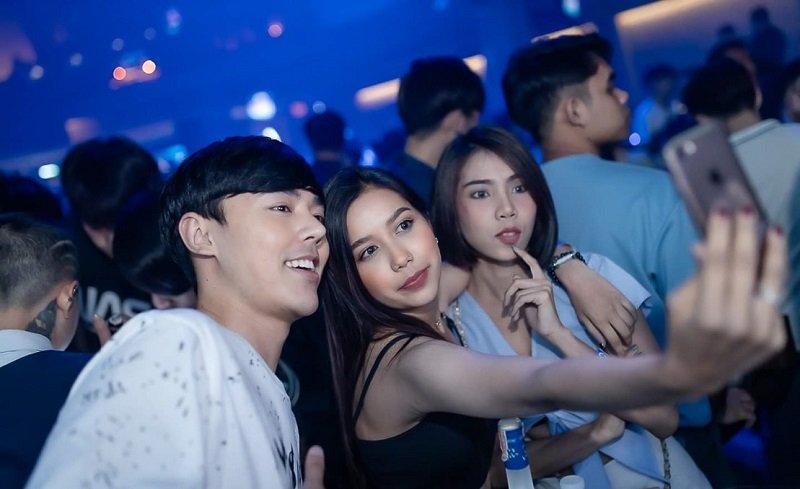 Vida nocturna de RCA: ¿Dónde salir de fiesta con chicas locales atractivas en RCA? Vida nocturna de RCA: ¿Dónde salir de fiesta con chicas locales atractivas en RCA?