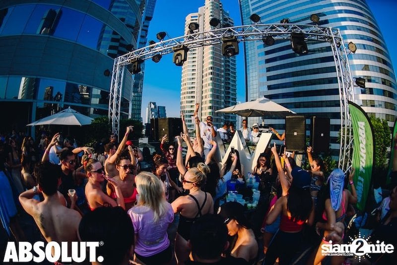 Fiesta en la piscina W en W Bangkok