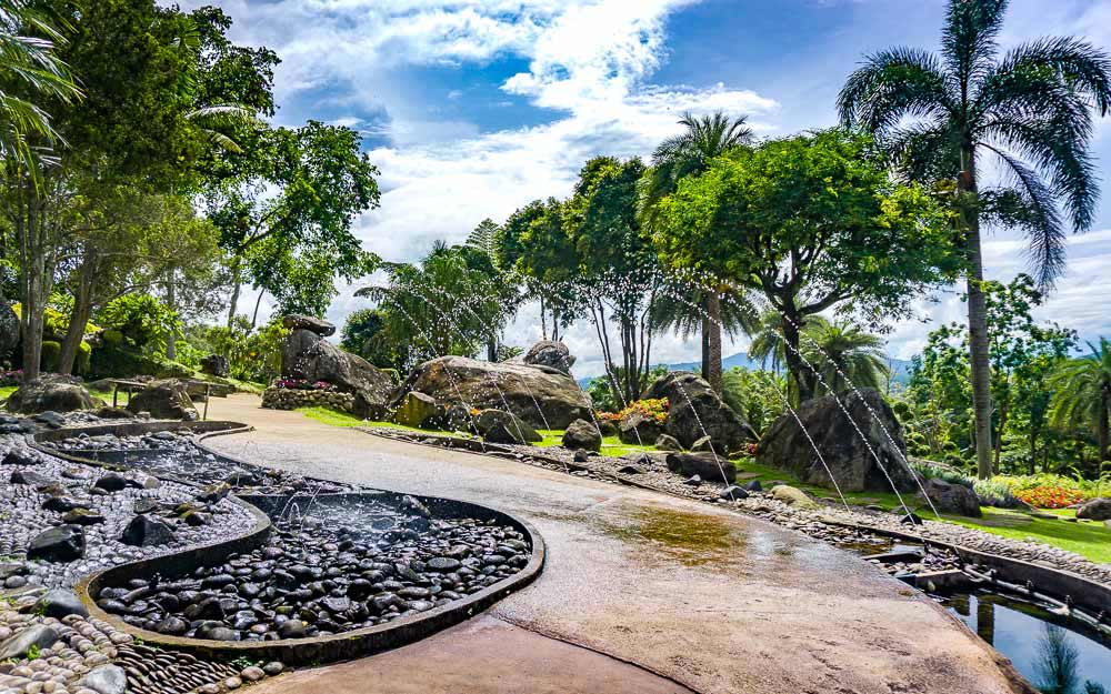 Doi Tung: jardín Mae Fah Luang y pasarela sobre las copas de los árboles