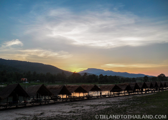 Reúnase como un local en el lago Huay Tung Tao en Chiang Mai Reúnase como un local en el lago Huay Tung Tao en Chiang Mai