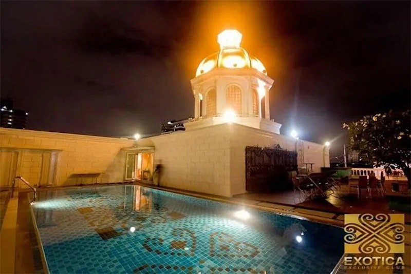 Exotica Exclusive Club: un pequeño club G con guapas chicas tailandesas Exotica Exclusive Club: un pequeño club G con guapas chicas tailandesas