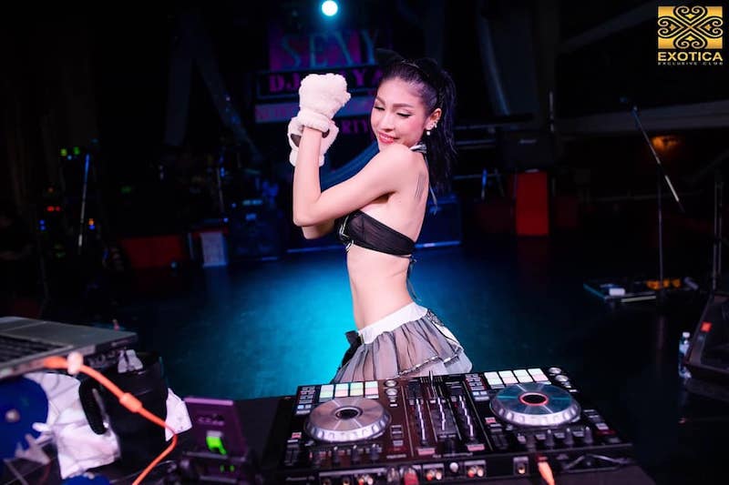 Exotica Exclusive Club: un pequeño club G con guapas chicas tailandesas Exotica Exclusive Club: un pequeño club G con guapas chicas tailandesas