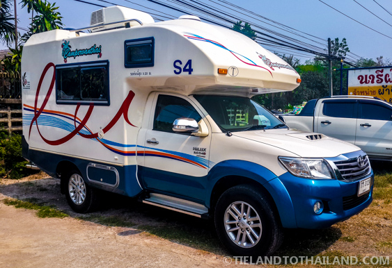 Explora el campo tailandés con la autocaravana tailandesa