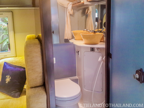 Explora el campo tailandés con la autocaravana tailandesa