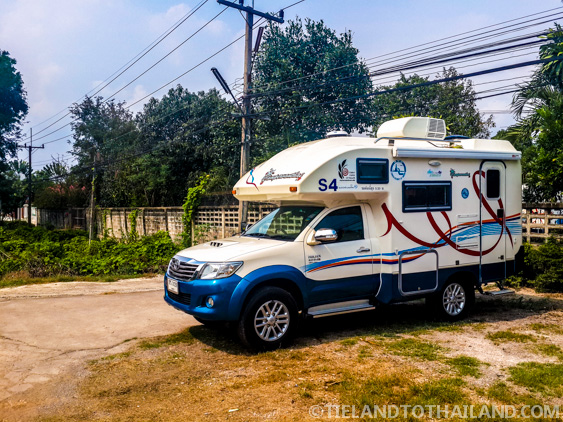 Explora el campo tailandés con la autocaravana tailandesa