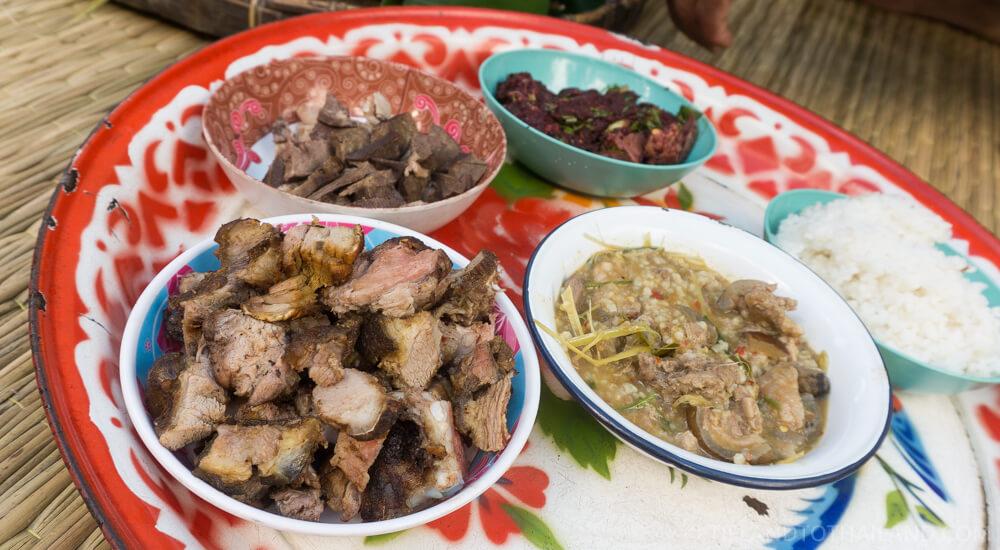 Experimente un auténtico recorrido por la tribu de las colinas de Chiang Mai y alojamiento en familia.