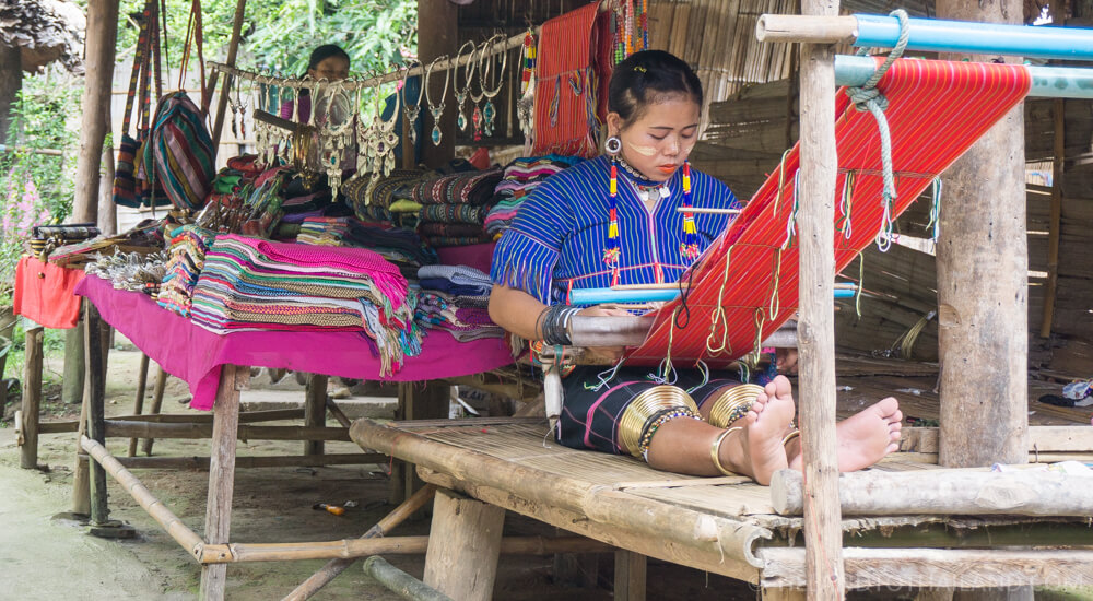 Experimente un auténtico recorrido por la tribu de las colinas de Chiang Mai y alojamiento en familia.
