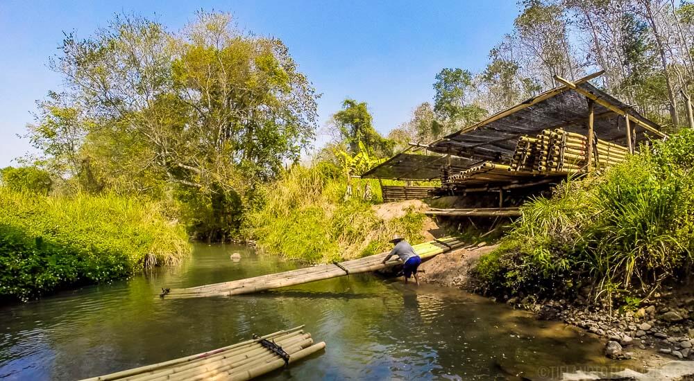 Cerveza, amigos y rafting en bambú en Chiang Mai