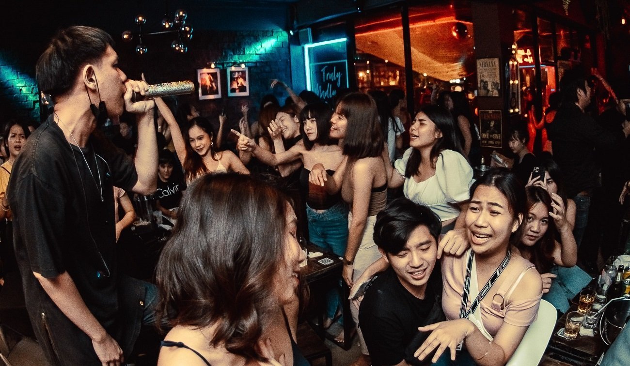 21 mejores bares en Thonglor y Ekamai con música en vivo