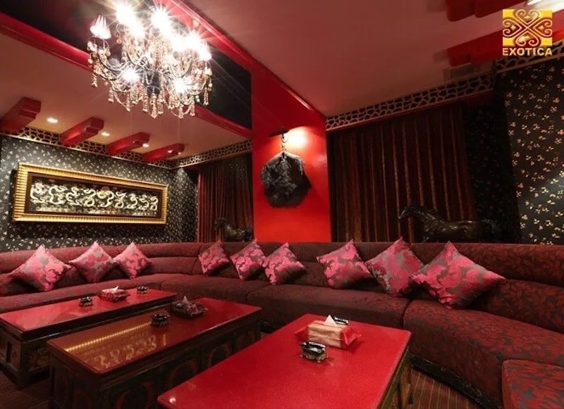 Exotica Exclusive Club: un pequeño club G con guapas chicas tailandesas Exotica Exclusive Club: un pequeño club G con guapas chicas tailandesas