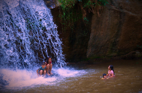 Explorando las cascadas de Mae Sa