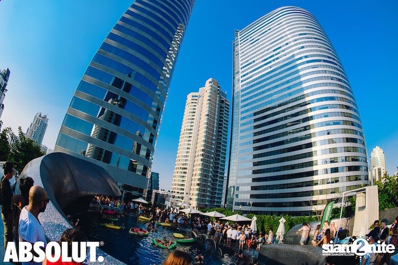 Fiesta en la piscina W en W Bangkok
