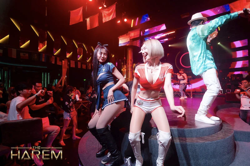 The Harem: un nuevo club VIP con chicas sexys en Lat Phrao