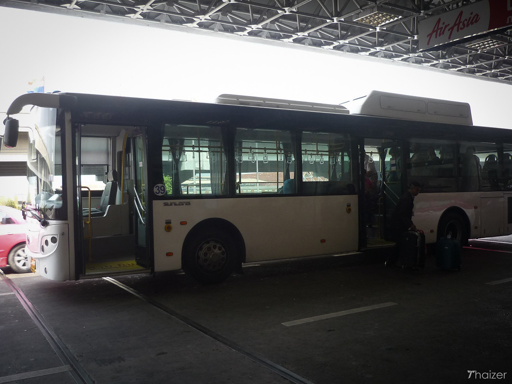 Servicio gratuito de traslado en autobús desde el aeropuerto entre Bangkok Suvarnabhumi y Don Muang Servicio gratuito de traslado en autobús desde el aeropuerto entre Bangkok Suvarnabhumi y Don Muang