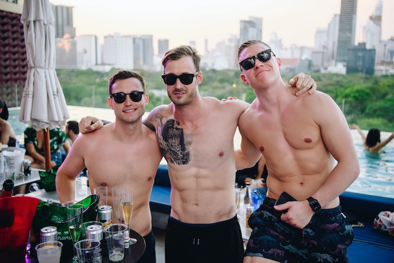 ¿Las mujeres tailandesas prefieren a los hombres extranjeros y por qué?