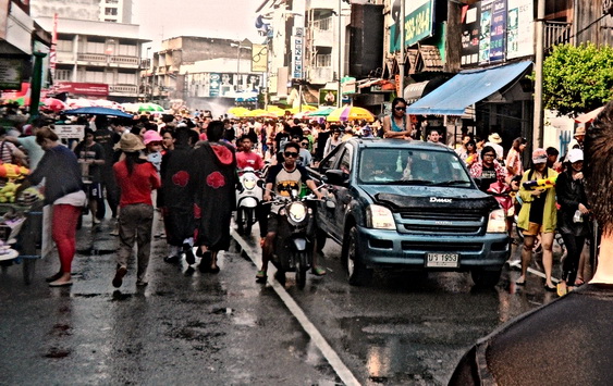 ¡Songkran! La pelea por el agua más grande del mundo.