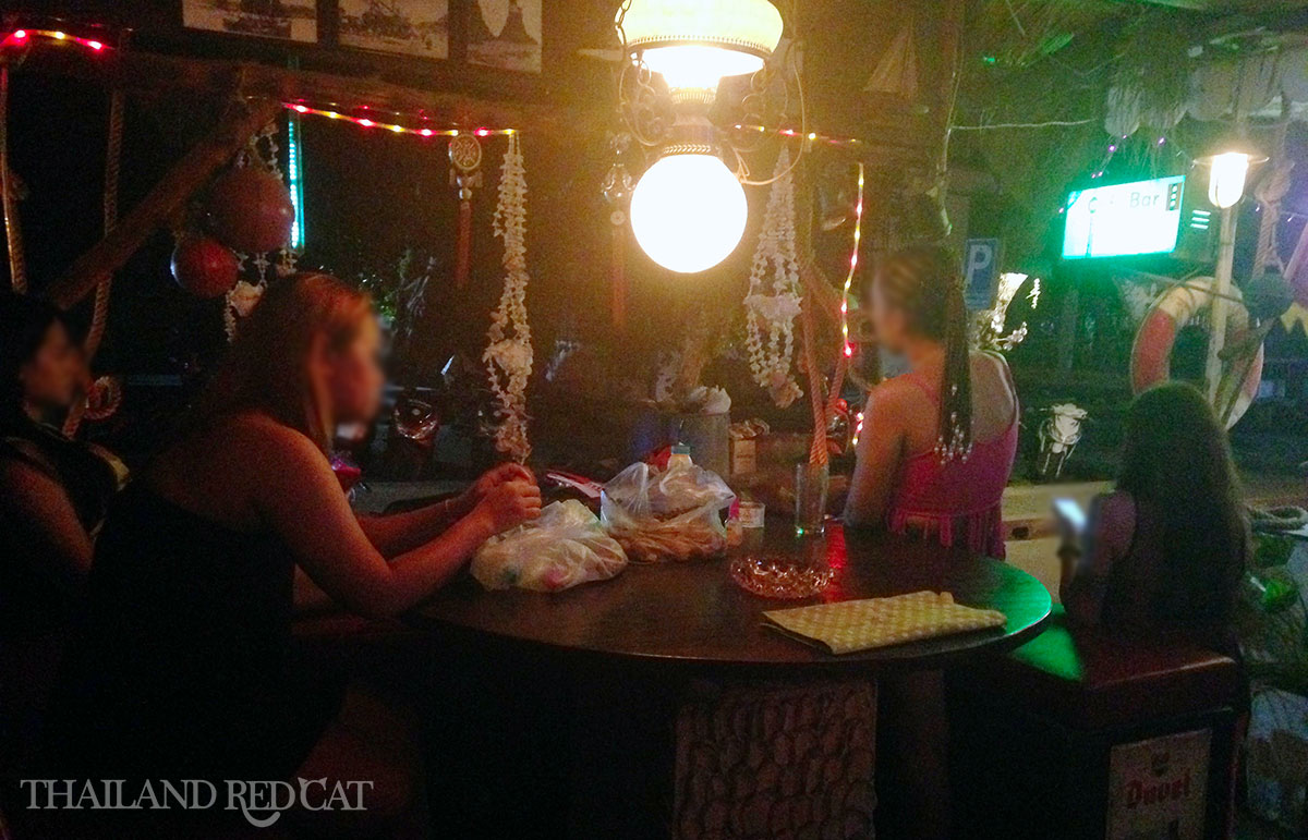 Vida nocturna y chicas tailandesas en Koh Samet