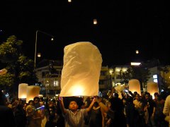 Linternas del cielo Khom Loy y Khom Fai