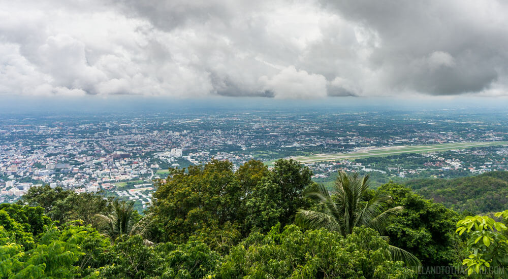 Camina por el sendero del monje hasta Doi Suthep Camina por el sendero del monje hasta Doi Suthep