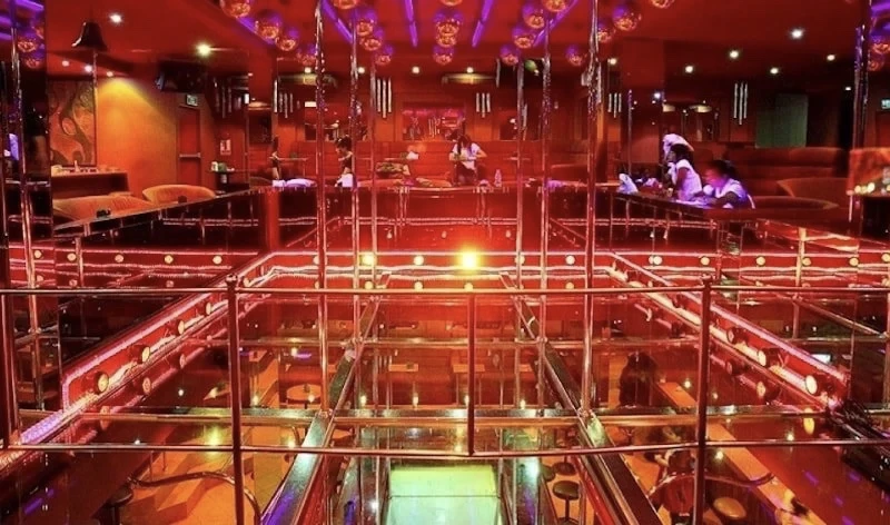 Baccara Bangkok: el bar más popular de Soi Cowboy Baccara Bangkok: el bar más popular de Soi Cowboy
