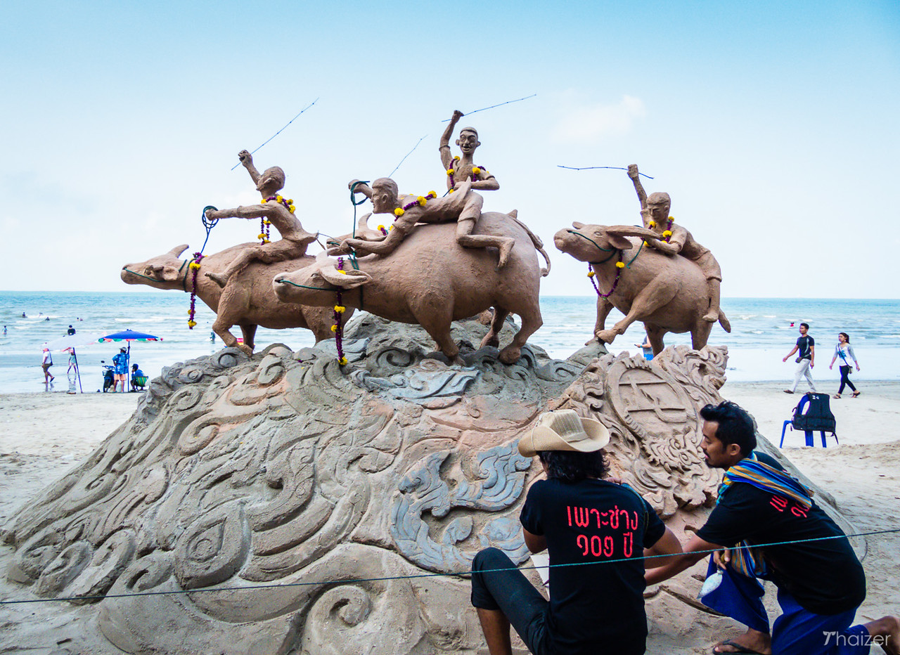 Festival Wan Lai en Bang Saen: esculturas de arena y Sanuk junto al mar Festival Wan Lai en Bang Saen: esculturas de arena y Sanuk junto al mar
