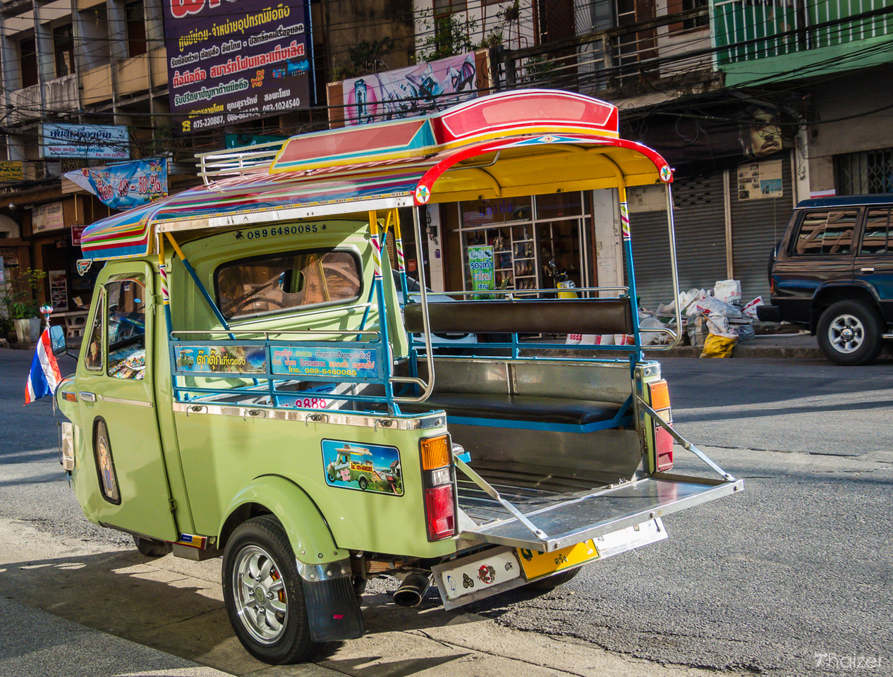 Sube a bordo de los Funky Frog Tuk-Tuks de Trang